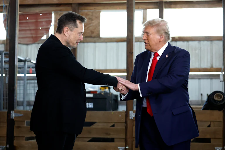 Elon Musk puts his hand in Donald Trumps’