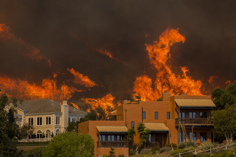 The Woolsey Fire approaches homes in Malibu, California