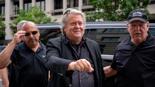 Steve Bannon arrives at the federal courthouse in Washington