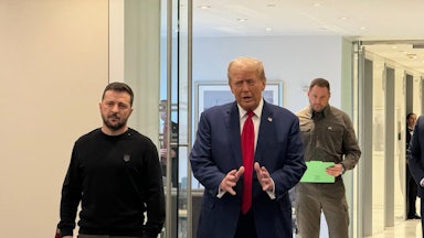 Donald Trump awkwardly stands next to Ukrainian President Volodymyr Zelenskyy