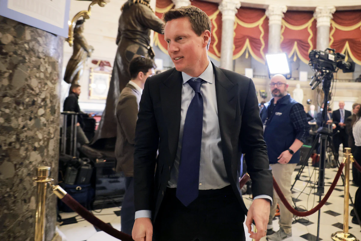 Trump Gets More Power as Warner Bros. Agrees to Merge With Paramount