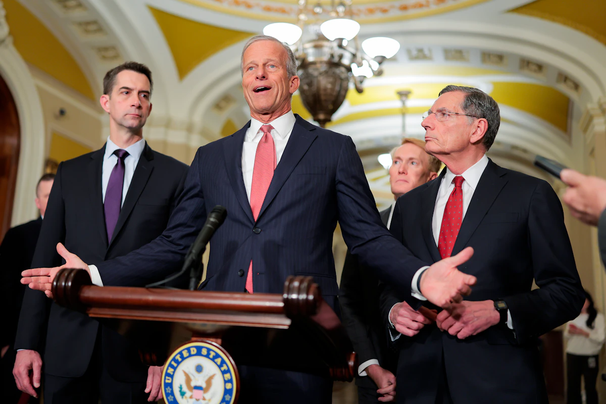 Senate GOP Rams Through Plan to Cut Out Democrats and Bankroll ICE