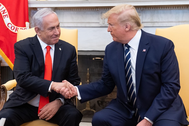 Israeli Prime Minister Benjamin Netanyahu and Donald Trump shake hands in the White House