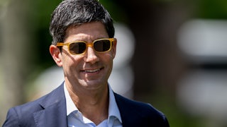 Kevin Warsh wearing sunglasses