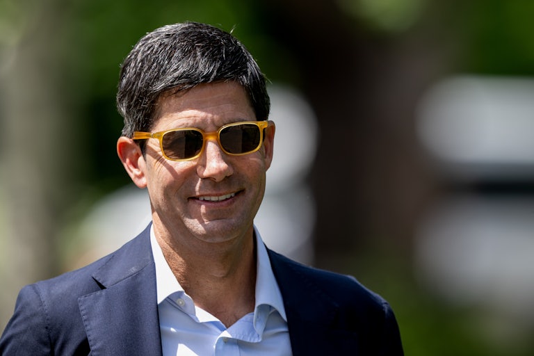 Kevin Warsh wearing sunglasses