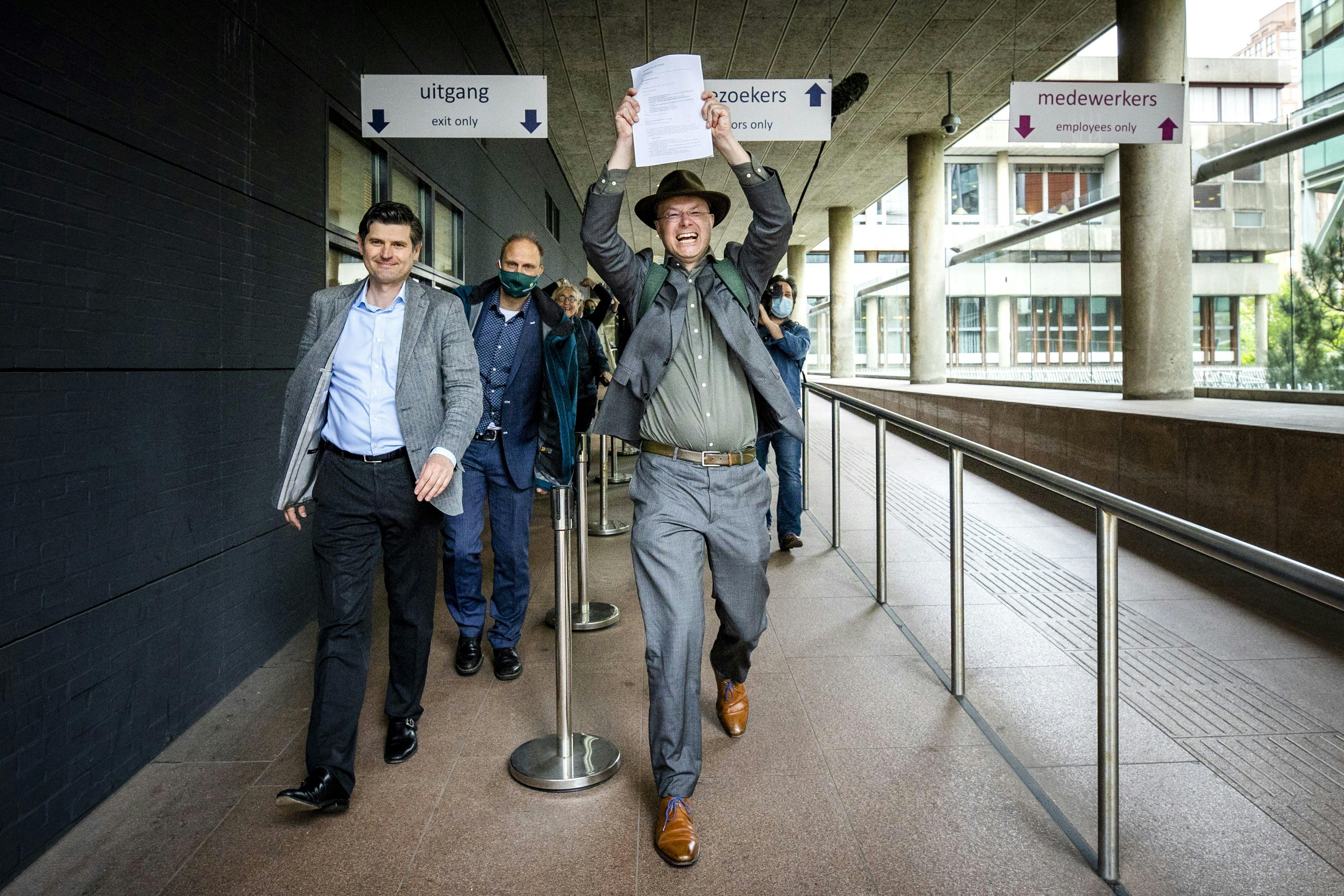 The Surprise Court Ruling That Cut Through Shell’s Greenwashing Facade thumbnail