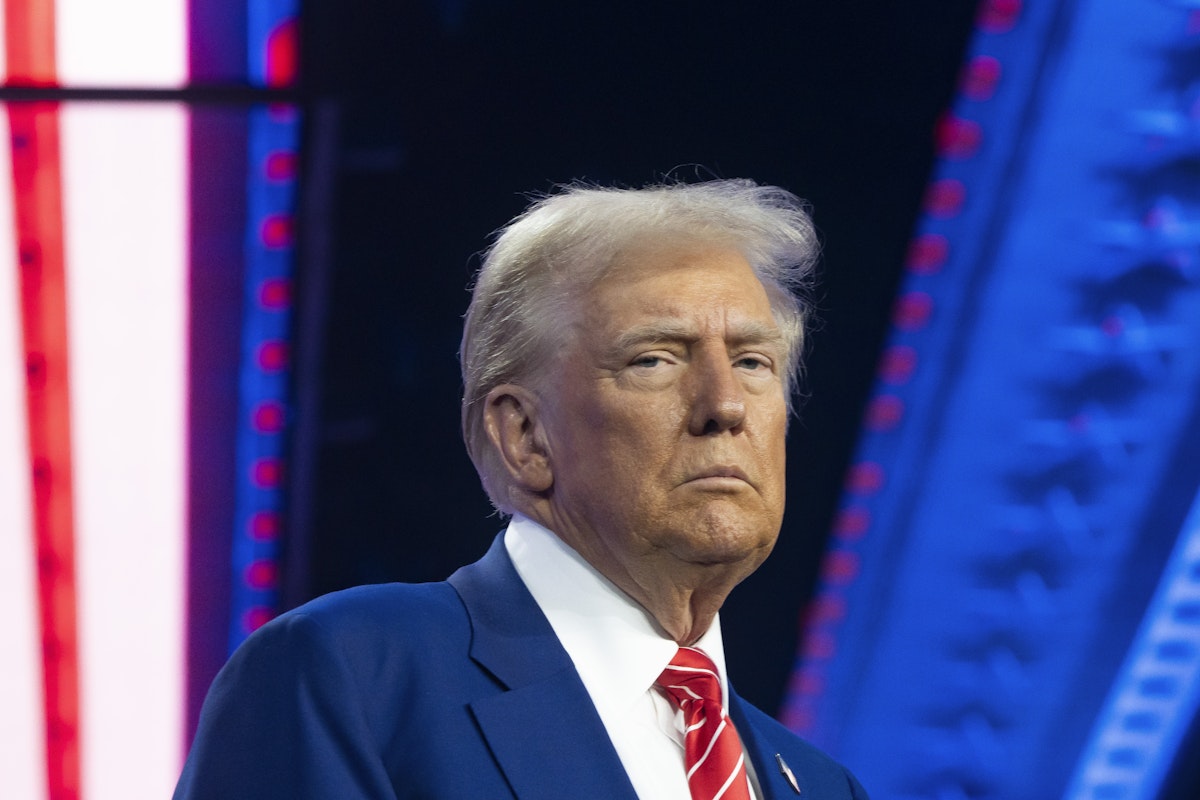 Stock Market Plummets as Trump Announces New Tariff War Stock Market Plummets as Trump Announces New Tariff War