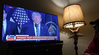 A woman watches FOX News live ahead of Donald Trump's address to the nation following a U.S. special military operation in Venezuela.