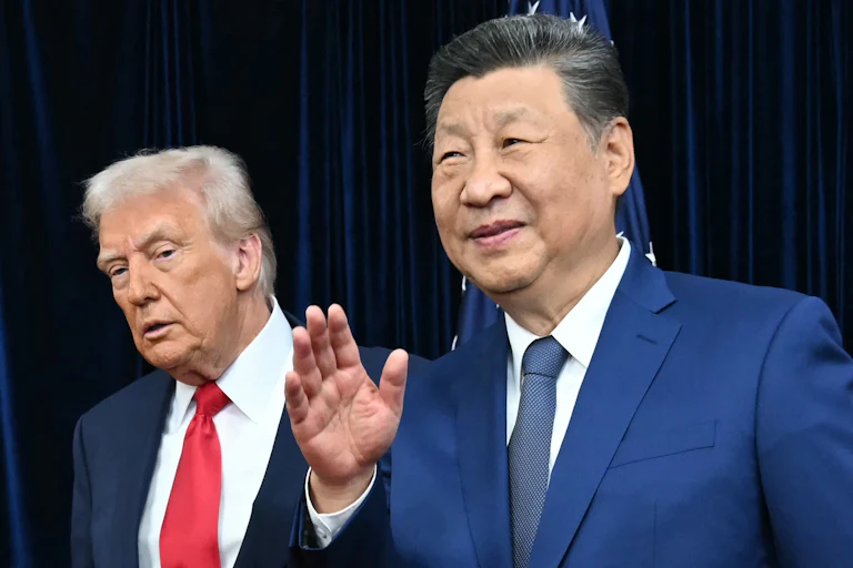 Donald Trump stands next to Chinese President Xi Jinping, who waves