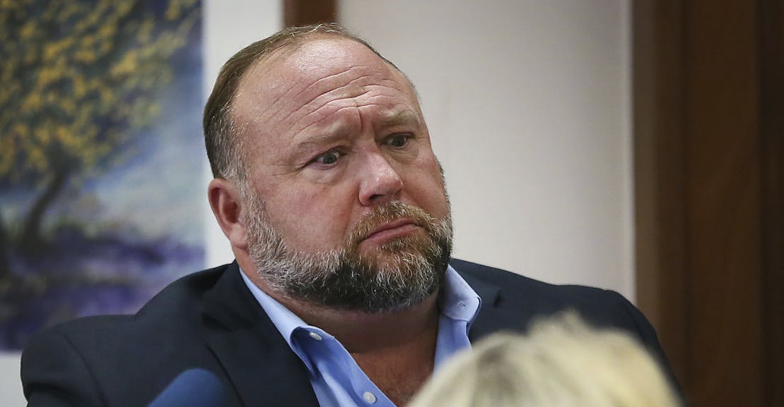 L’extase de voir Alex Jones se faire écraser au tribunal