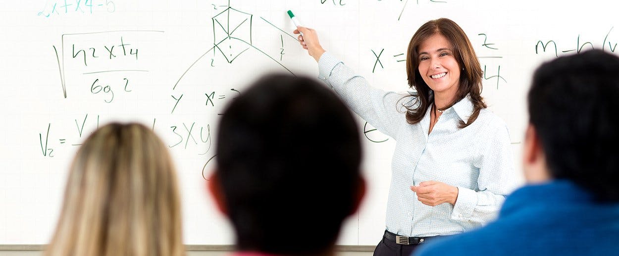 Американское психологическое образование. Teacher talking time. Teaching assistant. Обучение взрослых картинки. Профессор женщина картинка.