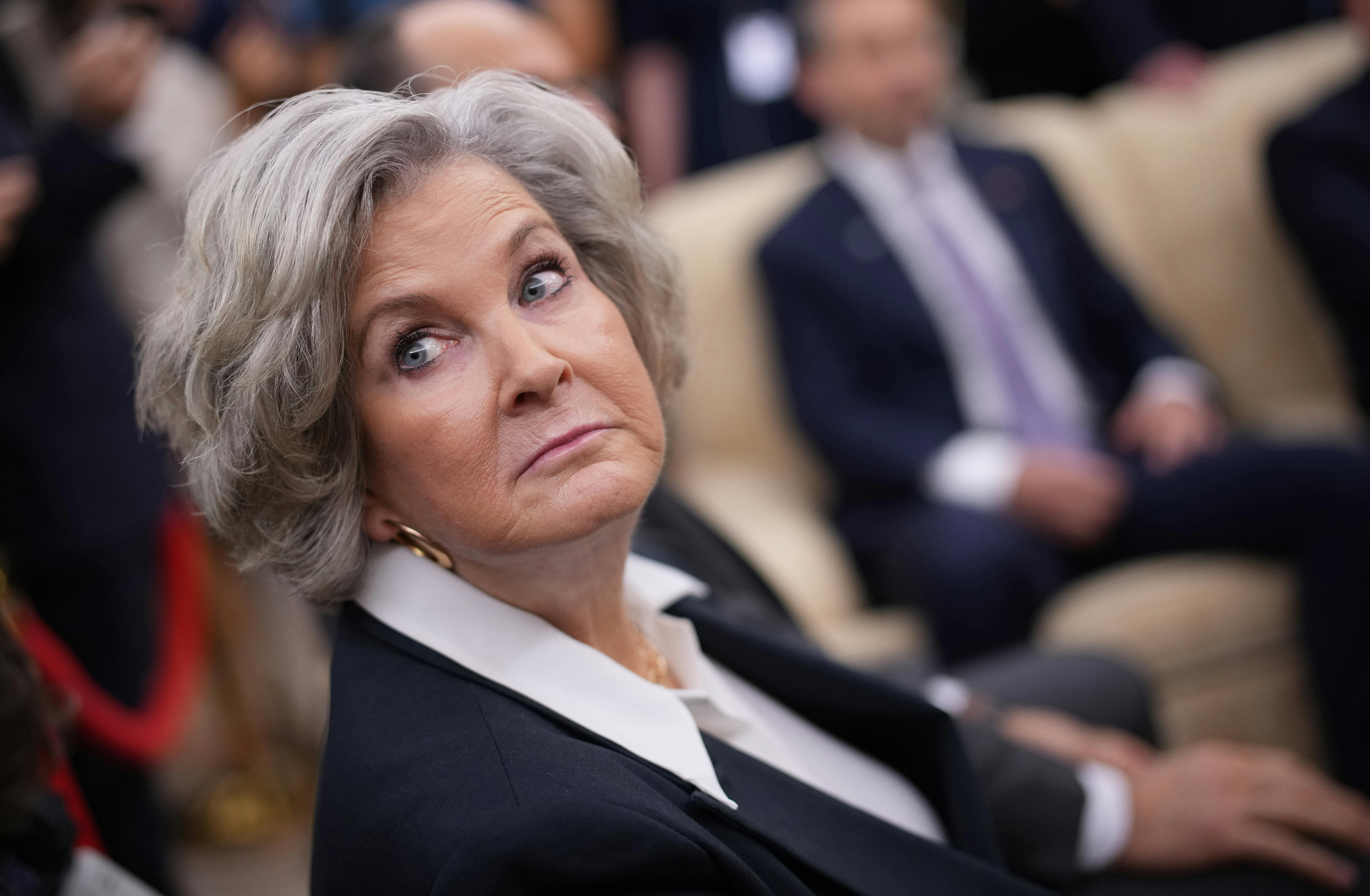 Susie Wiles raises her eyebrows while in an Oval Office meeting.