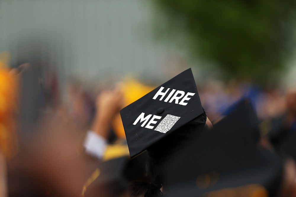 Commencement cap says "hire me"