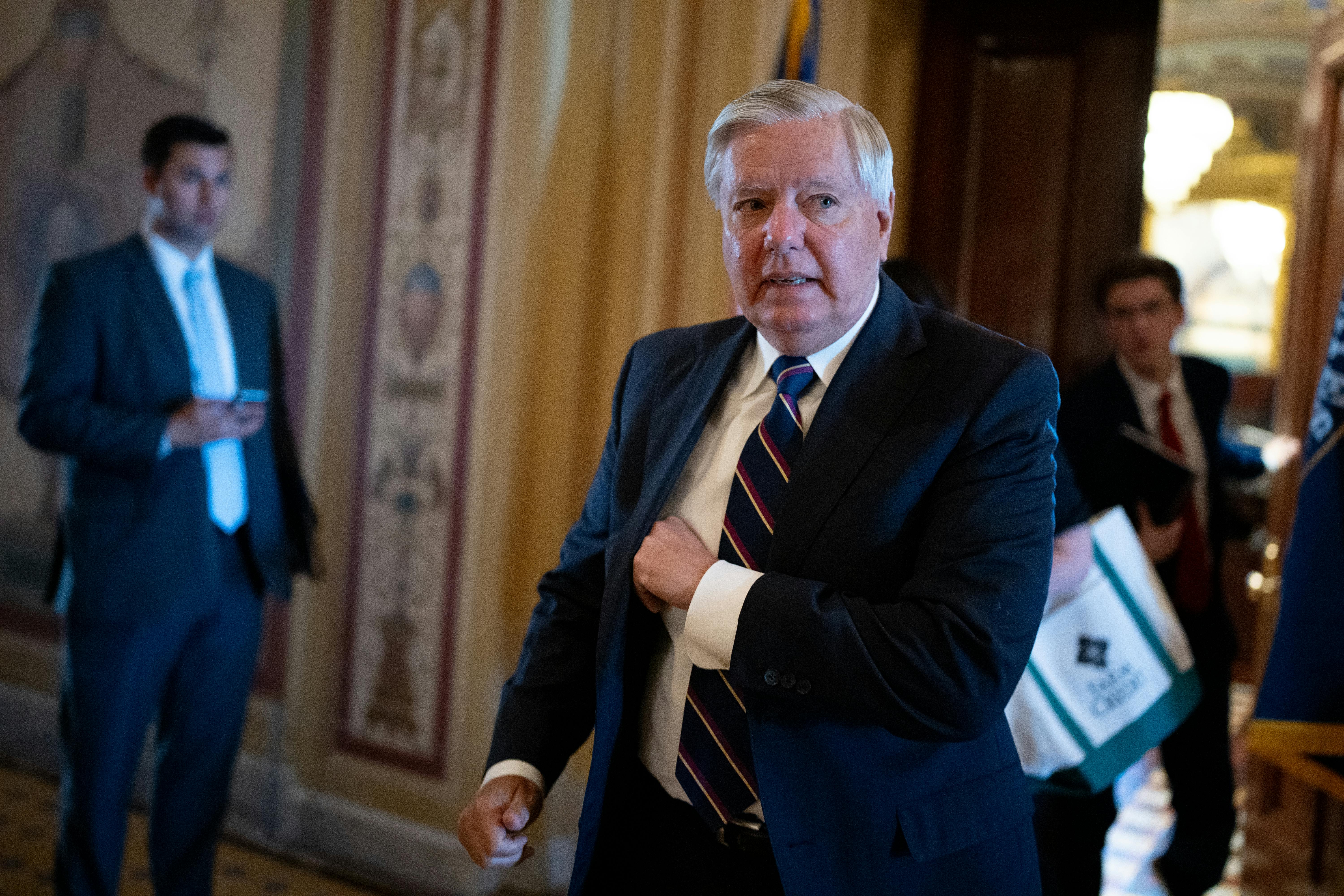 Lindsey Graham blokiral odpravo določbe, ki bi mu lahko prinesla milijone