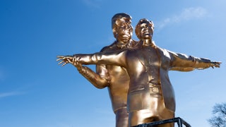 A bronze Donald Trump statue holds up Jeffrey Epstein's arms, as if Jack and Rose in Titanic (respectively).