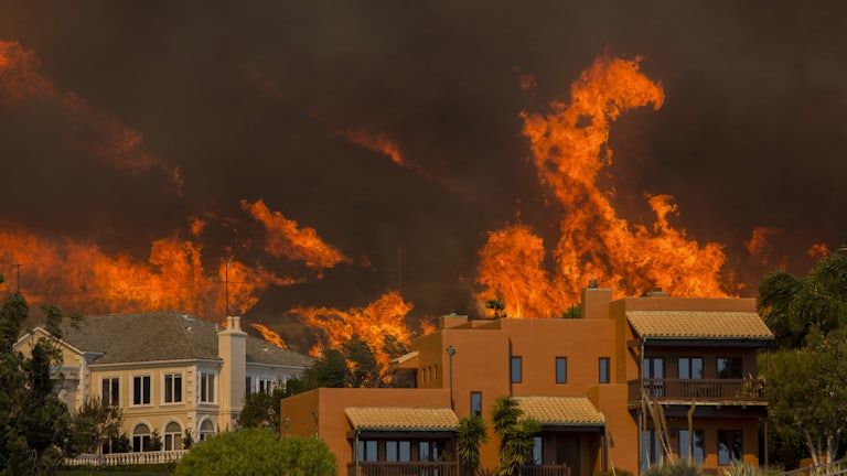 The Woolsey Fire approaches homes in Malibu, California