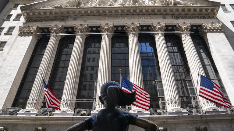 The Fearless Girl bronze sculpture faces the New York Stock Exchange building 