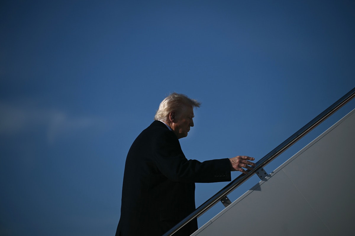 Dems and Fossil Fuel Execs Agree on One Thing: Hating Donald Trump Dems and Fossil Fuel Execs Agree on One Thing: Hating Donald Trump