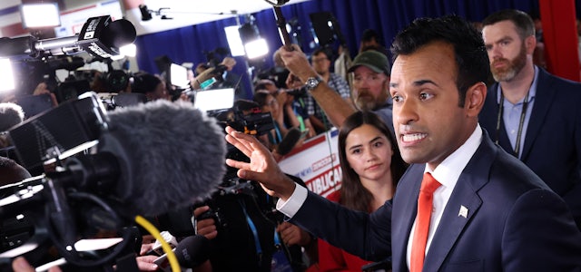 Clip of Ramaswamy Questioning Al Sharpton’s Lack of “Political Experience” Goes Viral Clip of Ramaswamy Questioning Al Sharpton’s Lack of “Political Experience” Goes Viral