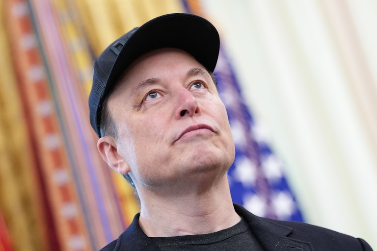 Elon Musk stands in the White House.
