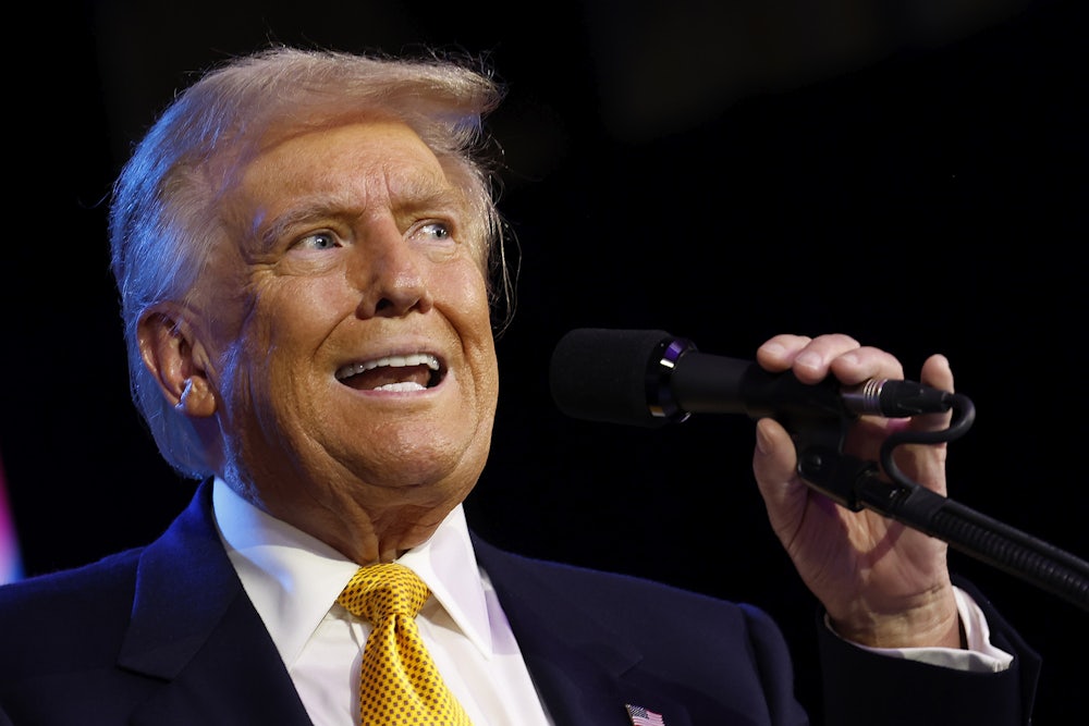 Donald Trump makes strange expression