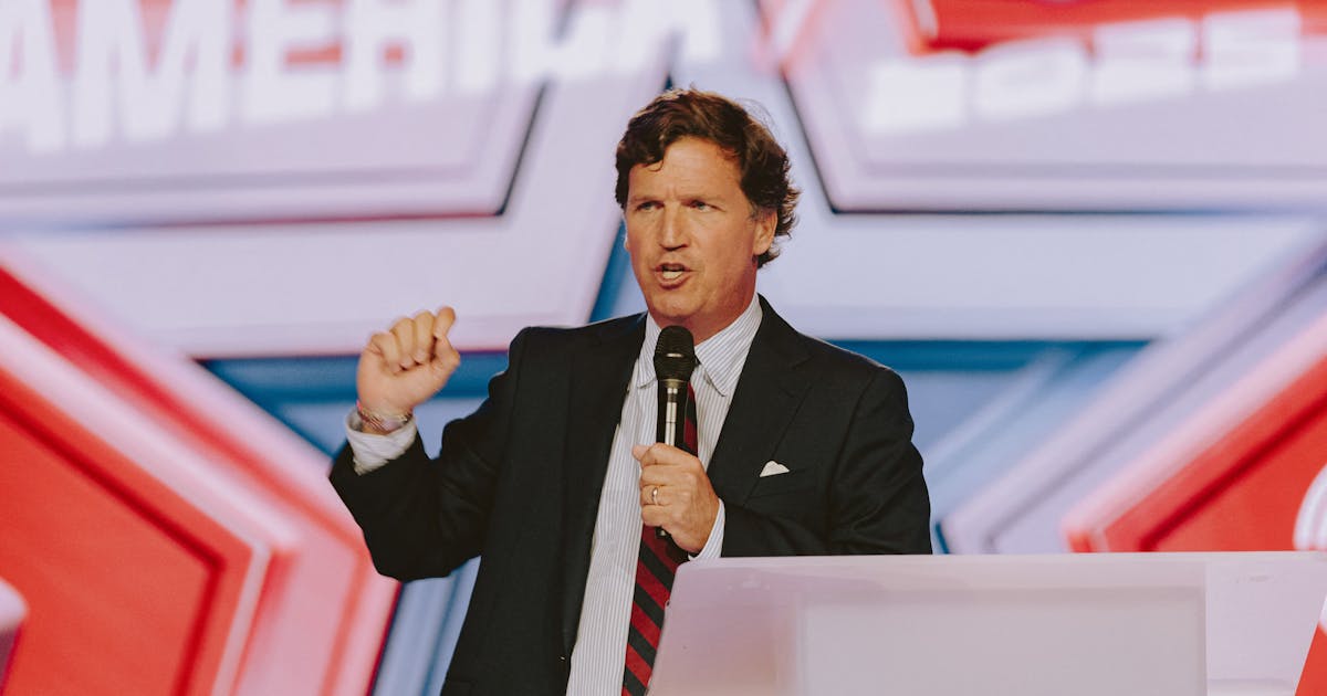 Tucker Carlson DETAINED At Tel Aviv Airport