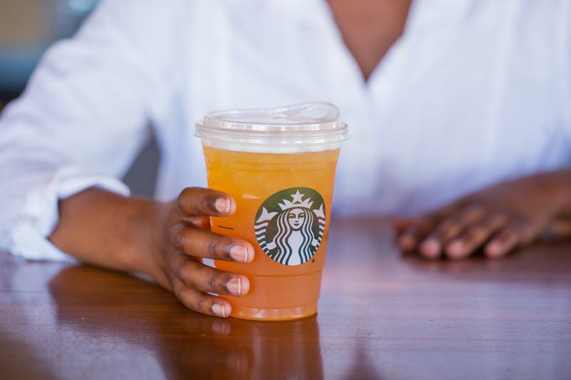 Starbucks is banning plastic straws by 2020 for a good reason - CNET