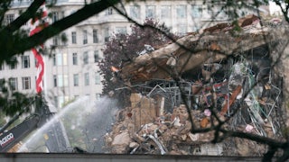 White House crumbling walls