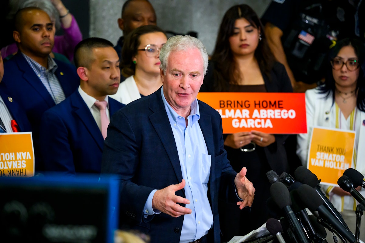 Van Hollen Expertly Destroys Trump’s Case Against Kilmar Abrego Garcia Van Hollen Expertly Destroys Trump’s Case Against Kilmar Abrego Garcia