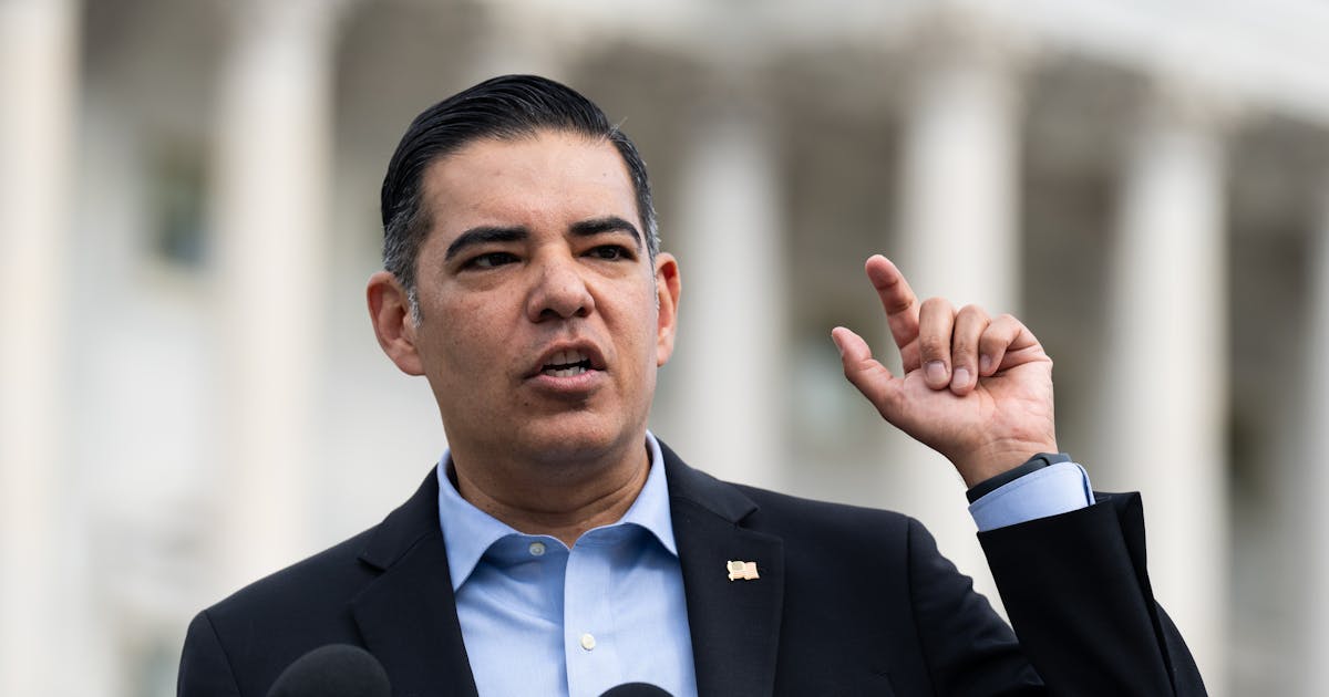 https://images.newrepublic.com/3b6bb414b8dcb7b6991b541b4a47516a7d881cb2.jpeg?w=1200&h=630&crop=faces&fit=crop&fm=jpg