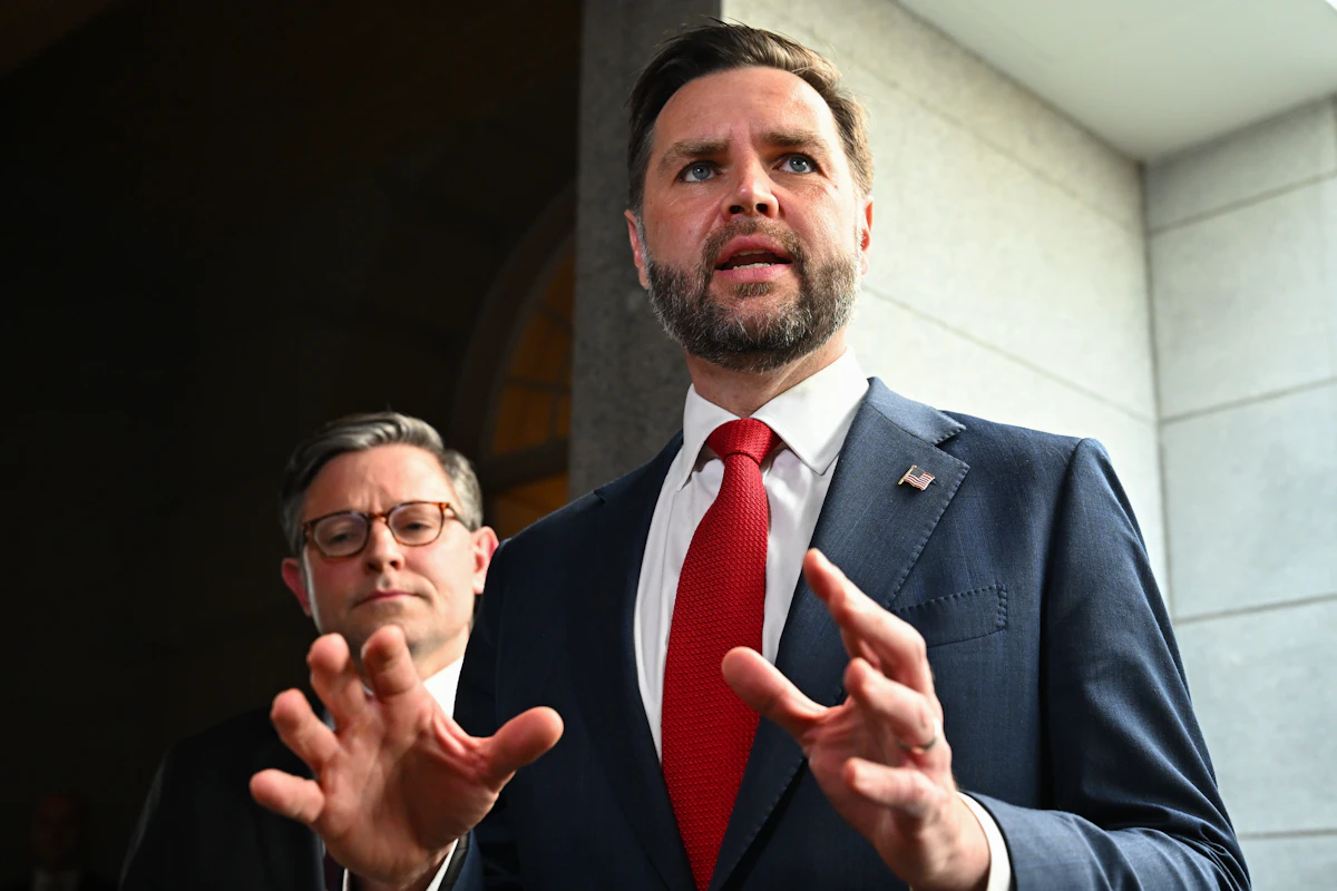 JD Vance Distressed as MAGA Gets Fed Up With His B.S.
