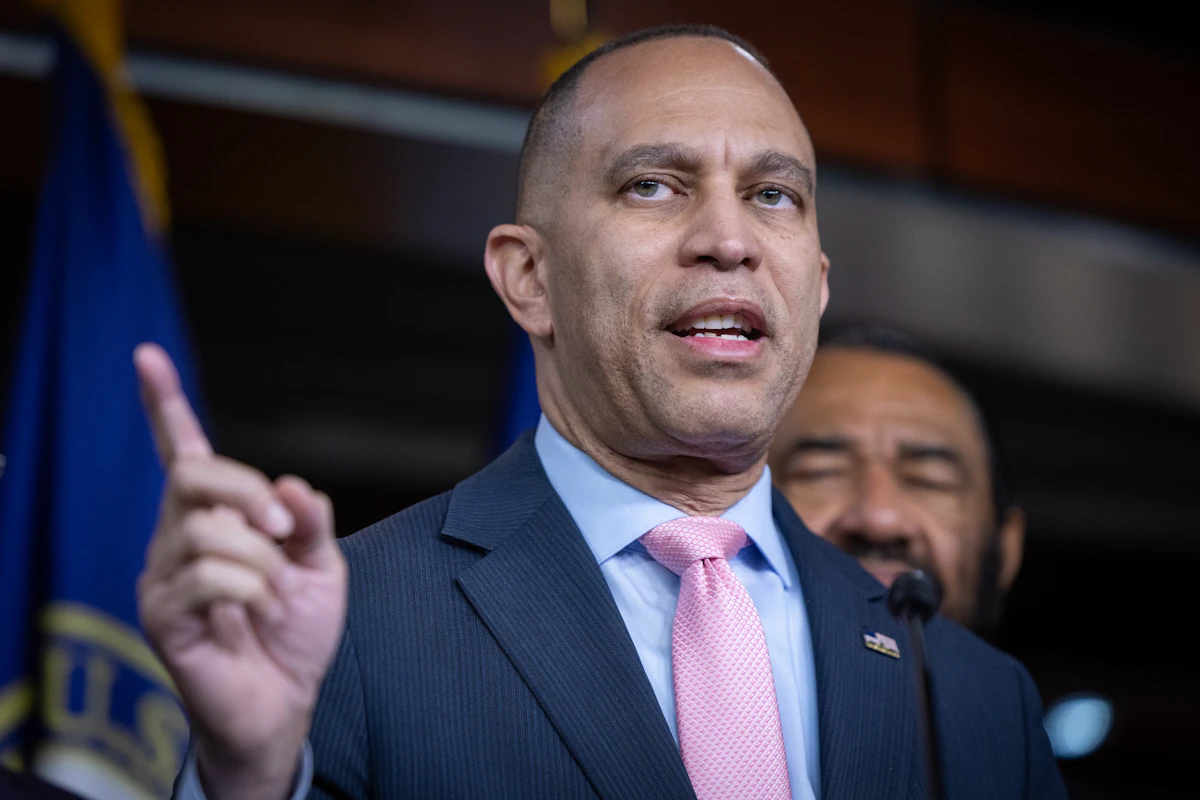Hakeem Jeffries Puts New York Into Trump’s Gerrymandering Wars