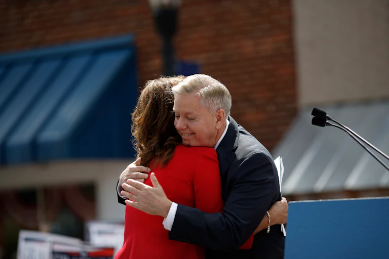 Senator Lindsey Graham hugs his sister Darline Graham Nordone during a campaign stop in 2015.