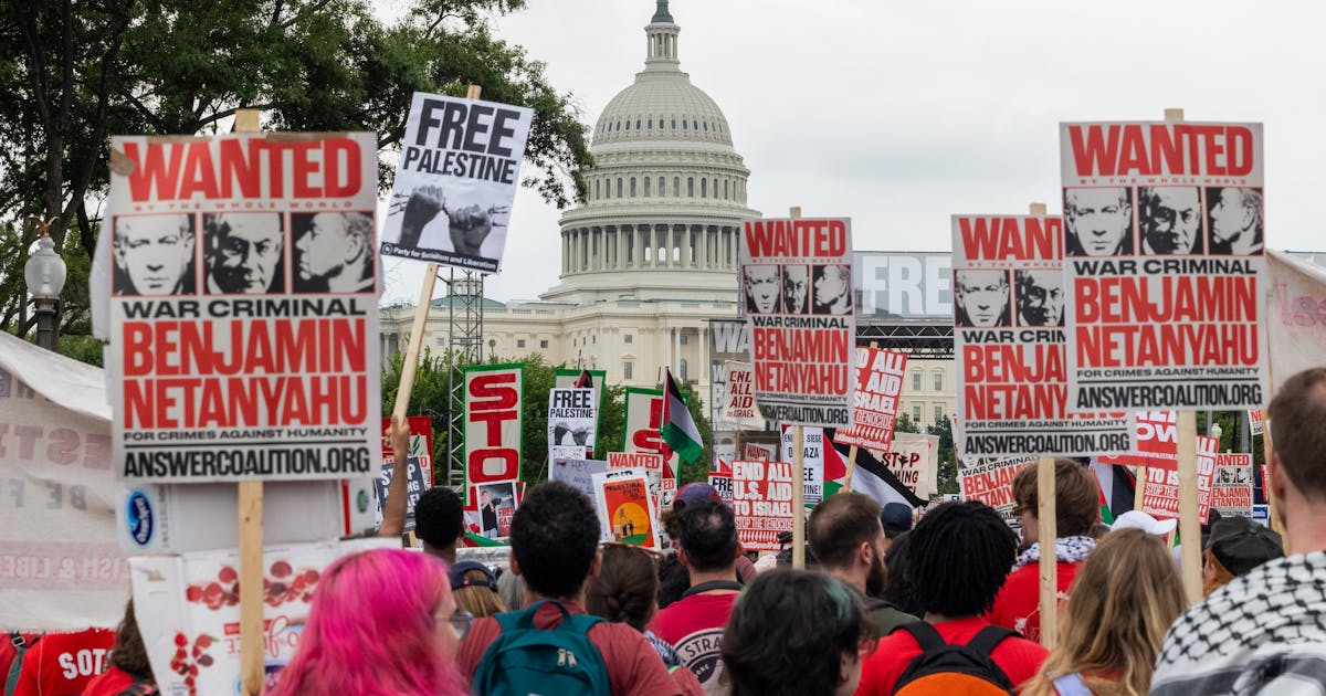 https://images.newrepublic.com/45d05a7d94a4576fb47cc23b9632db3f1f97cab9.jpeg?w=1200&h=630&crop=faces&fit=crop&fm=jpg