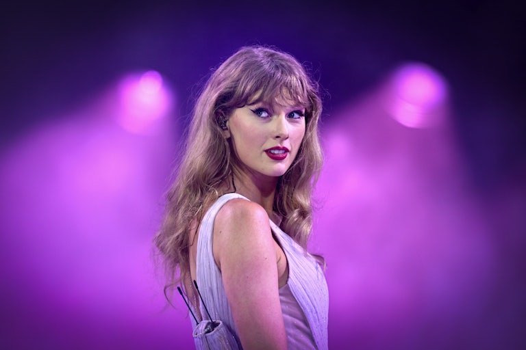 Taylor Swift looks over her shoulder