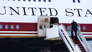 Donald Trump climbs into Air Force One