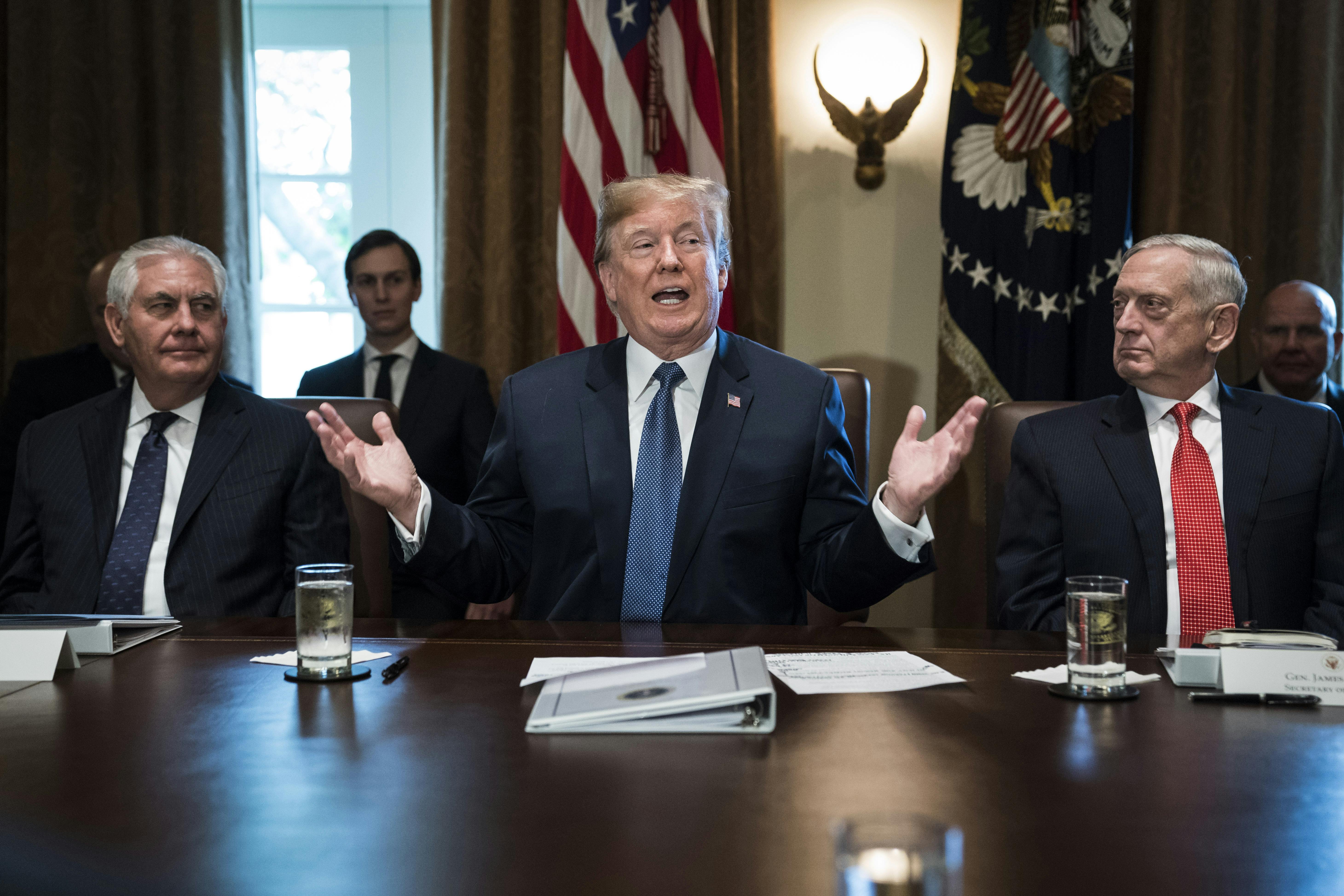 Protesti in kritike zaznamovali J.D. Vancea in Donalda Trumpa