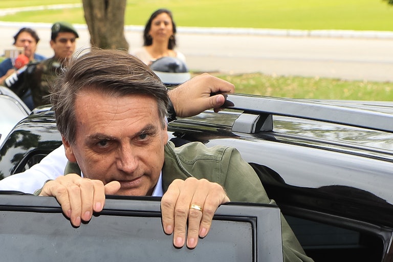 Jair Bolsonaro gets into a car.