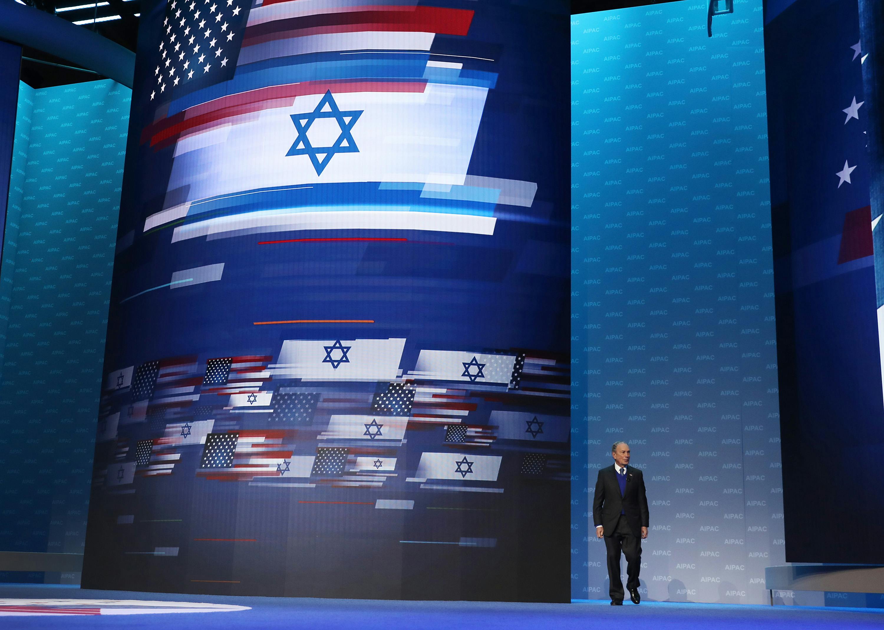 A large screen with the U.S. and Israeli flags intertwined.