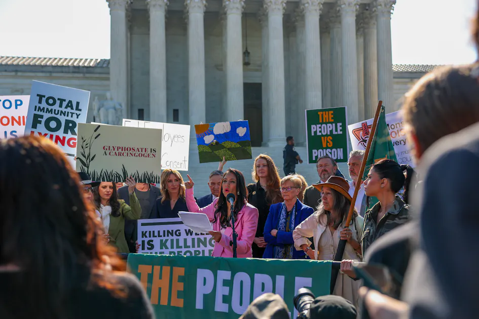 newrepublic.com - Kate Aronoff - The Trump Administration Is All In for Glyphosate, MAHA Be Damned