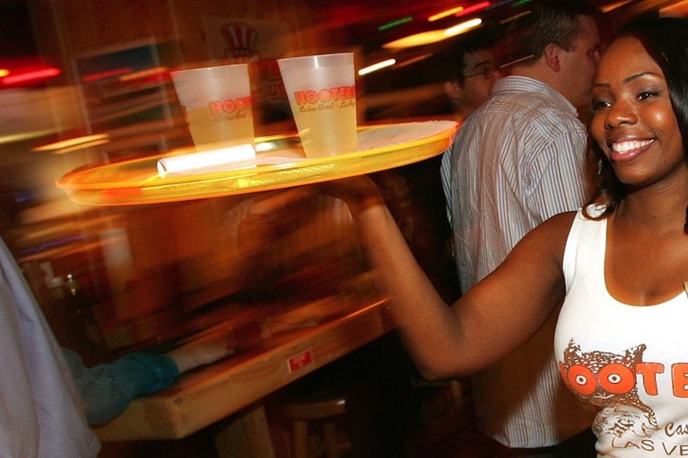 Charges filed against Twin Peaks restaurant radiozona .ar