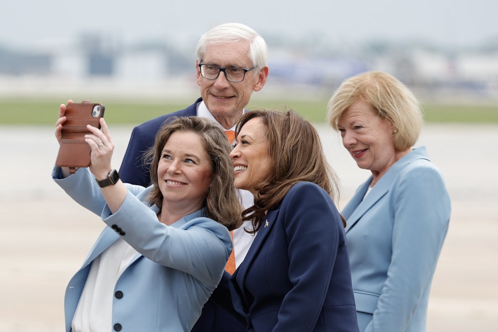 Kamala Harris gathers for a picture with top Wisconsin Democratic office-holders, including Senator Tammy Baldwin, right.