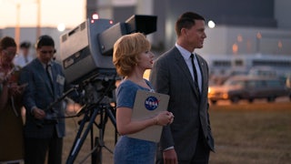 An episodic photograph from the movie Fly Me to the Moon featuring the character con artist-turned-advertising executive Kelly Jones (played by actress Scarlett Johansson) and a decent, broad-shouldered astronaut played by actor Channing Tatum