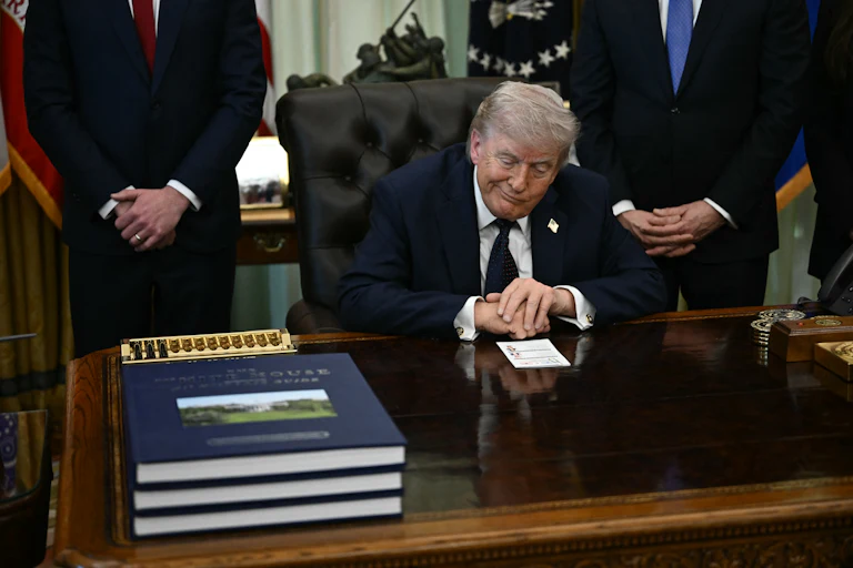 Trump in Oval Office