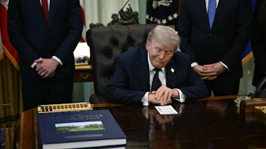Trump in Oval Office