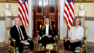 Melania Trump sits between Keith Siegel, a freed Israeli-American hostage, and his wife Aviva Siegel at the White House