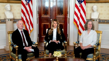 Melania Trump sits between Keith Siegel, a freed Israeli-American hostage, and his wife Aviva Siegel at the White House