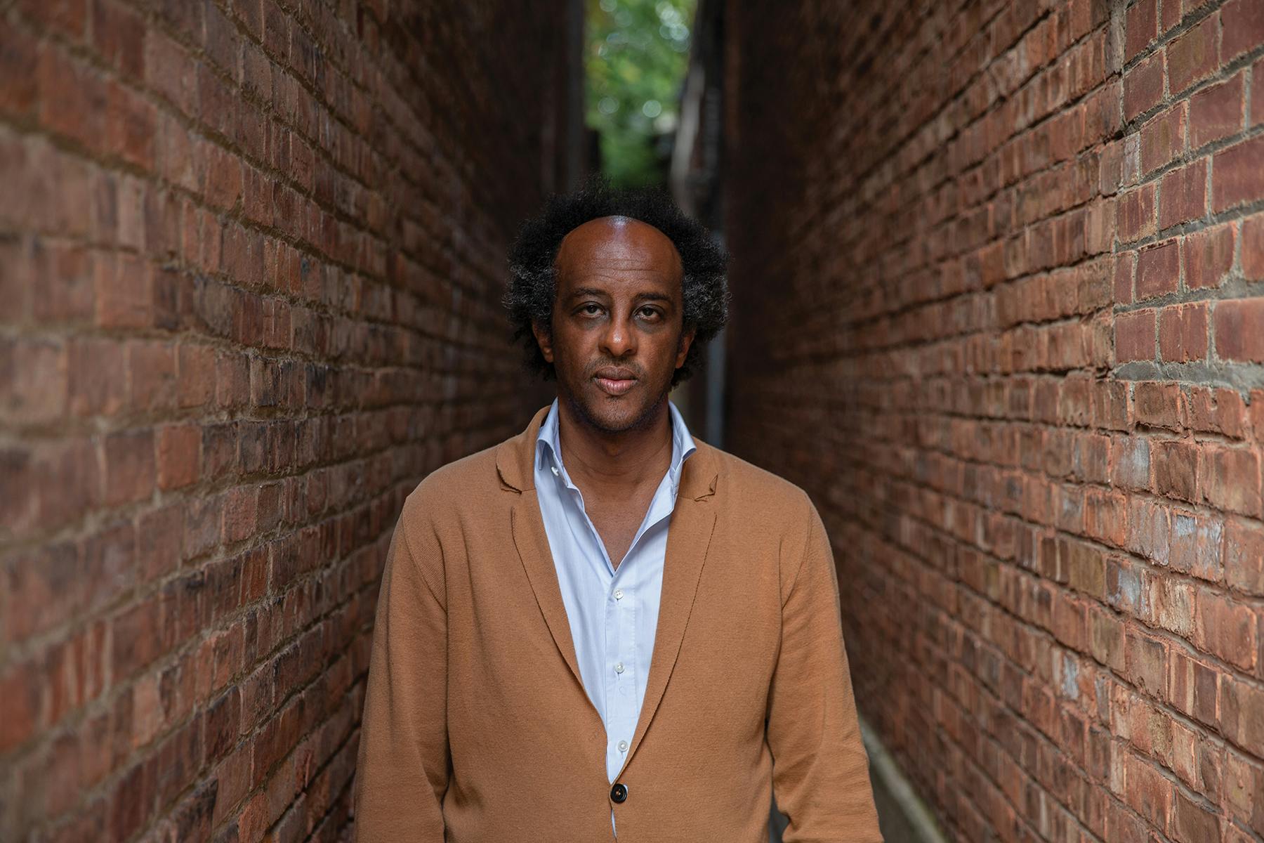 Portrait of author Dinaw Mengestu