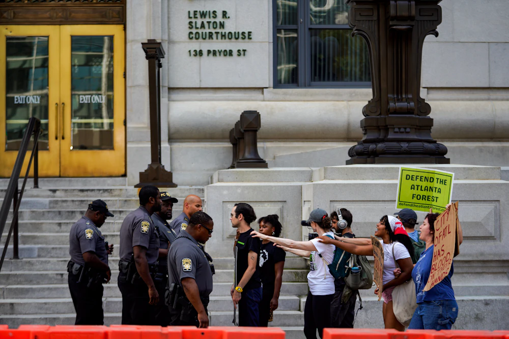 Prosecutors Are Going to War With Climate Protesters Prosecutors Are Going to War With Climate Protesters