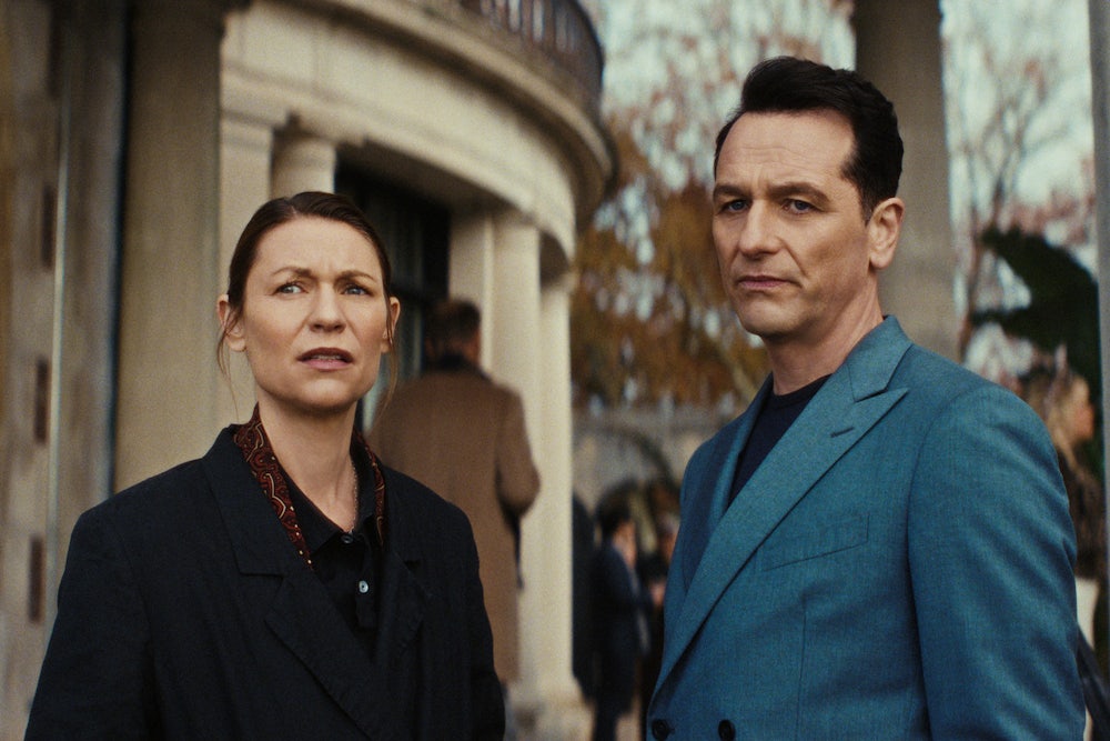 Claire Danes as Aggie Wiggs and Matthew Rhys as Nile Jarvis in “The Beast in Me”